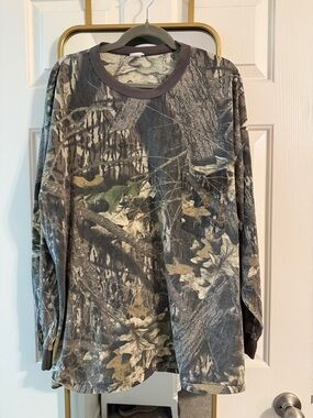 Vintage Men's Mossy Oak Long-Sleeve Camo Pocket Shirt